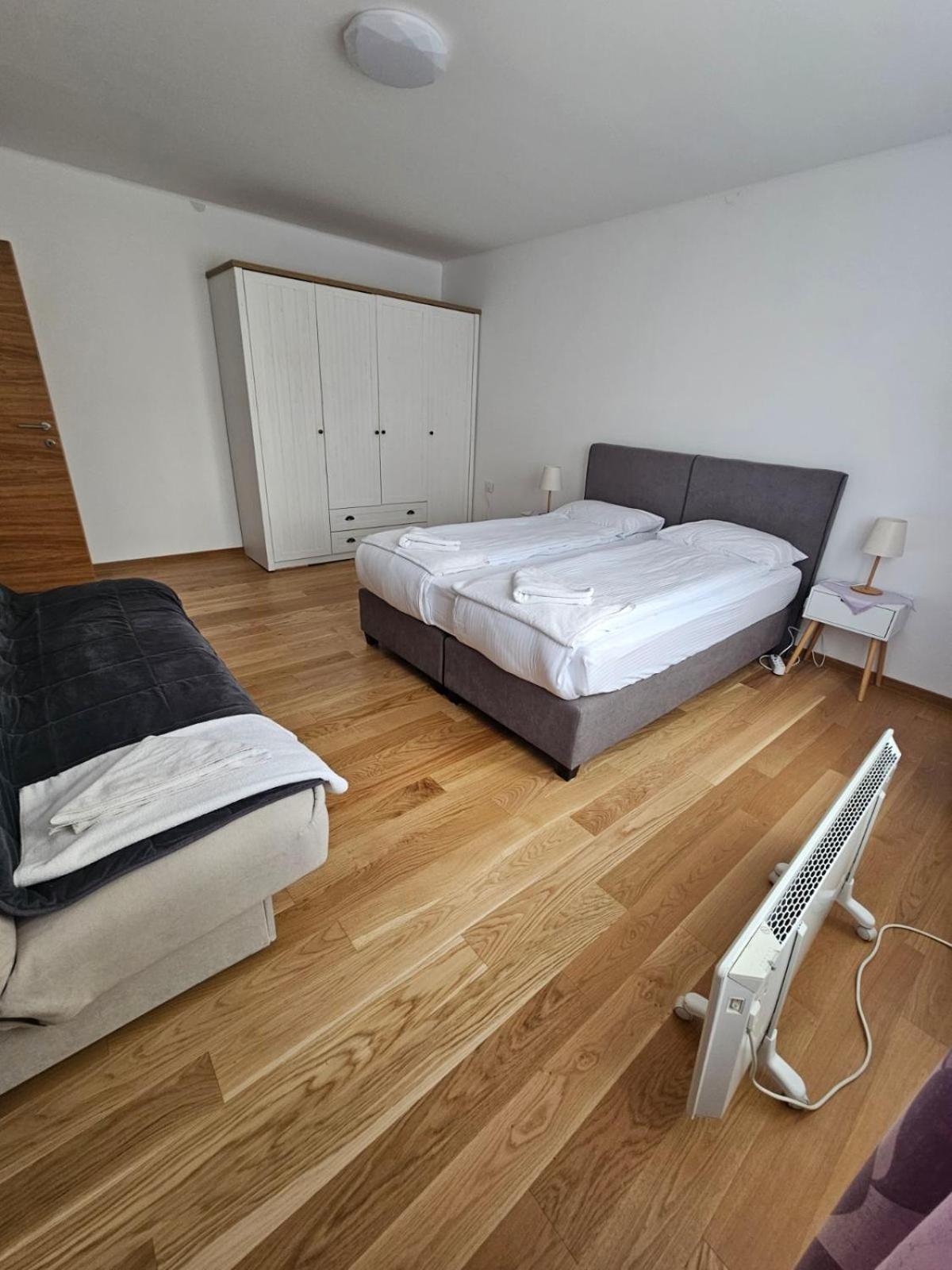 Apartman Centar Bulevar Ex Sa Garazom 바냐루카 외부 사진