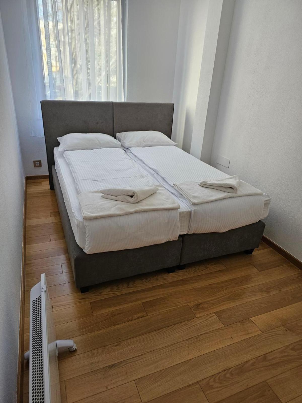 Apartman Centar Bulevar Ex Sa Garazom 바냐루카 외부 사진
