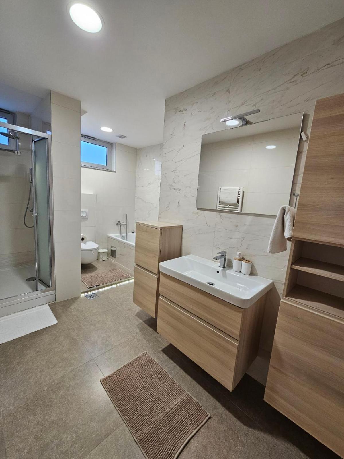 Apartman Centar Bulevar Ex Sa Garazom 바냐루카 외부 사진