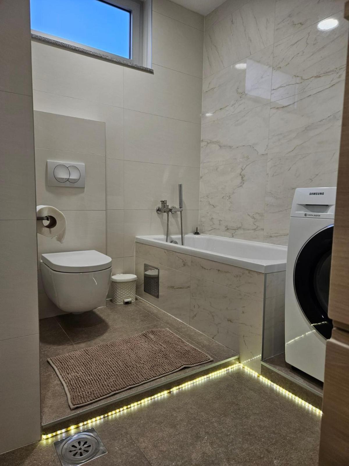 Apartman Centar Bulevar Ex Sa Garazom 바냐루카 외부 사진