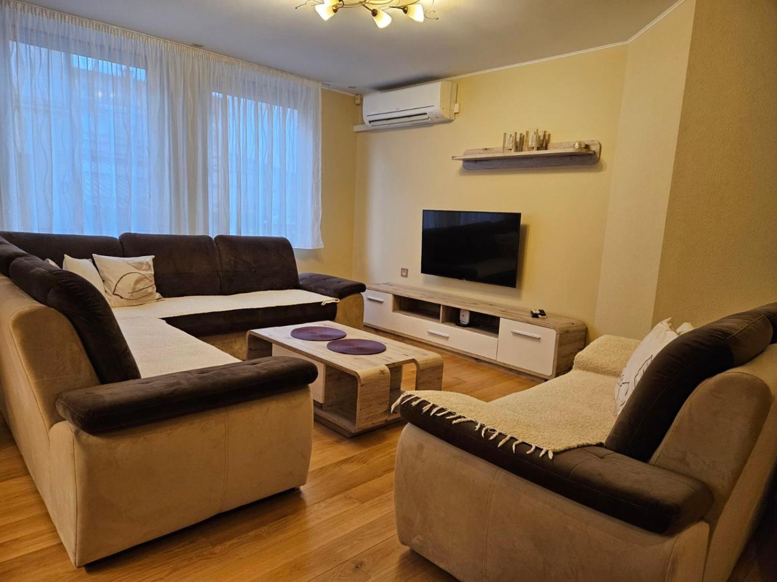 Apartman Centar Bulevar Ex Sa Garazom 바냐루카 외부 사진